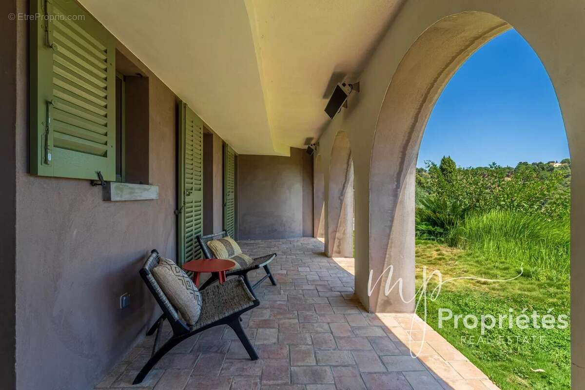 Maison à BORMES-LES-MIMOSAS