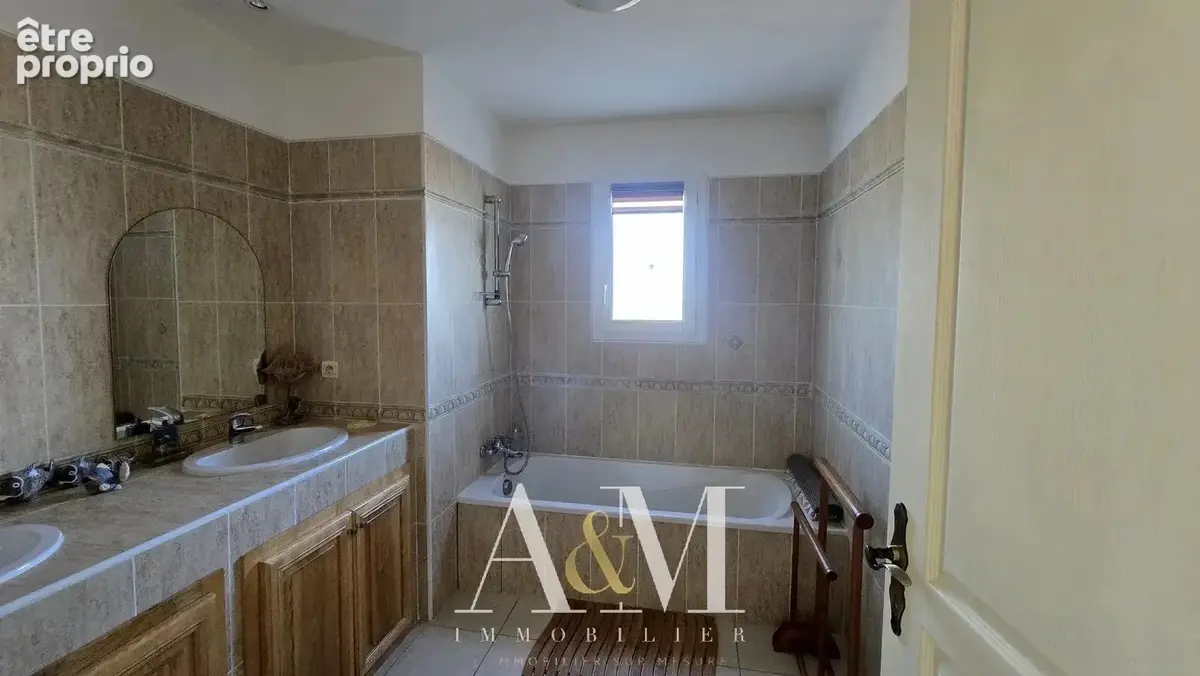 À VENDRE – Belle maison familiale avec piscine à Uchaud - photo 9