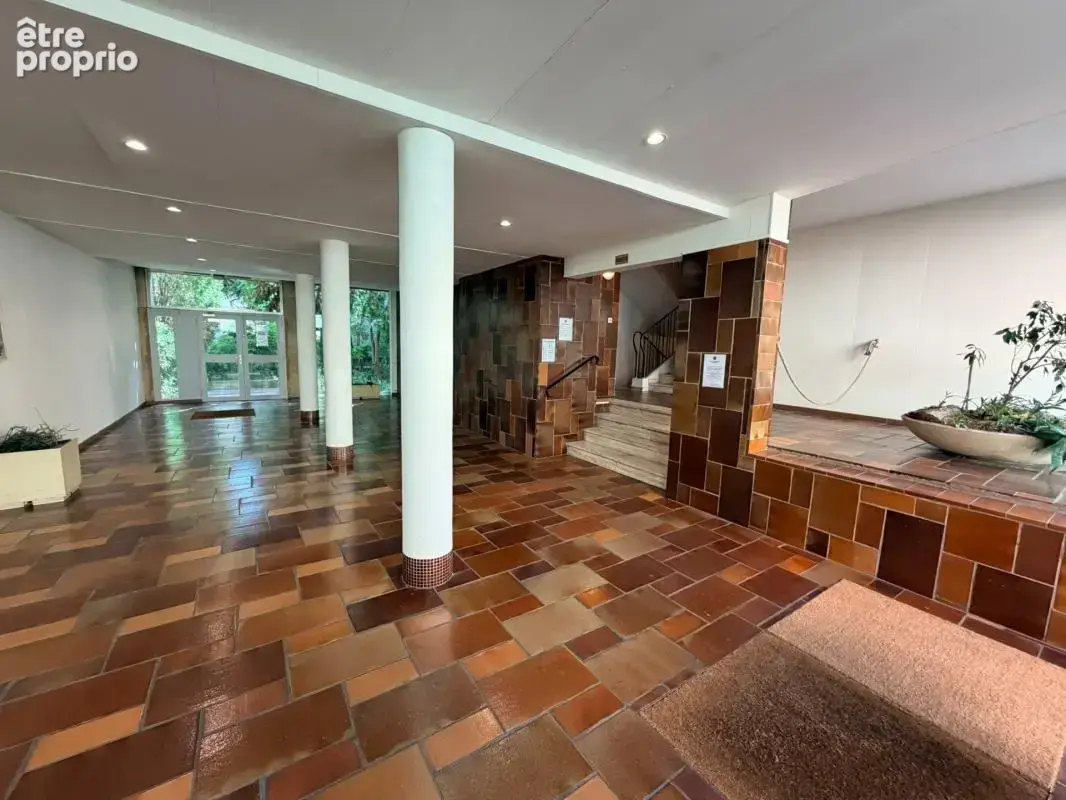 Aix centre proche Rotonde – appartement Type 3 64 m², ascenseur, balcon, cave - photo 2