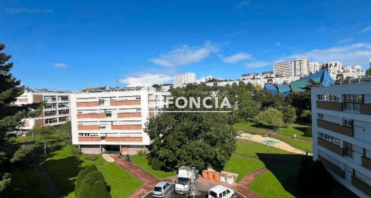 Appartement à FONTENAY-LE-FLEURY