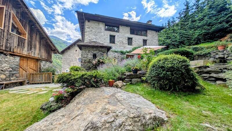 Ensemble immobilier d’exception- presbytère- Tarentaise COURCHEVEL (73) - photo 3