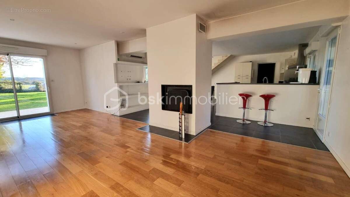 BERTHENAY 15 minutes de Tours - Maison de 180 M² - 3 Chambres dont deux suites parentales – salle de jeux (possibilité d’aménage - photo 9