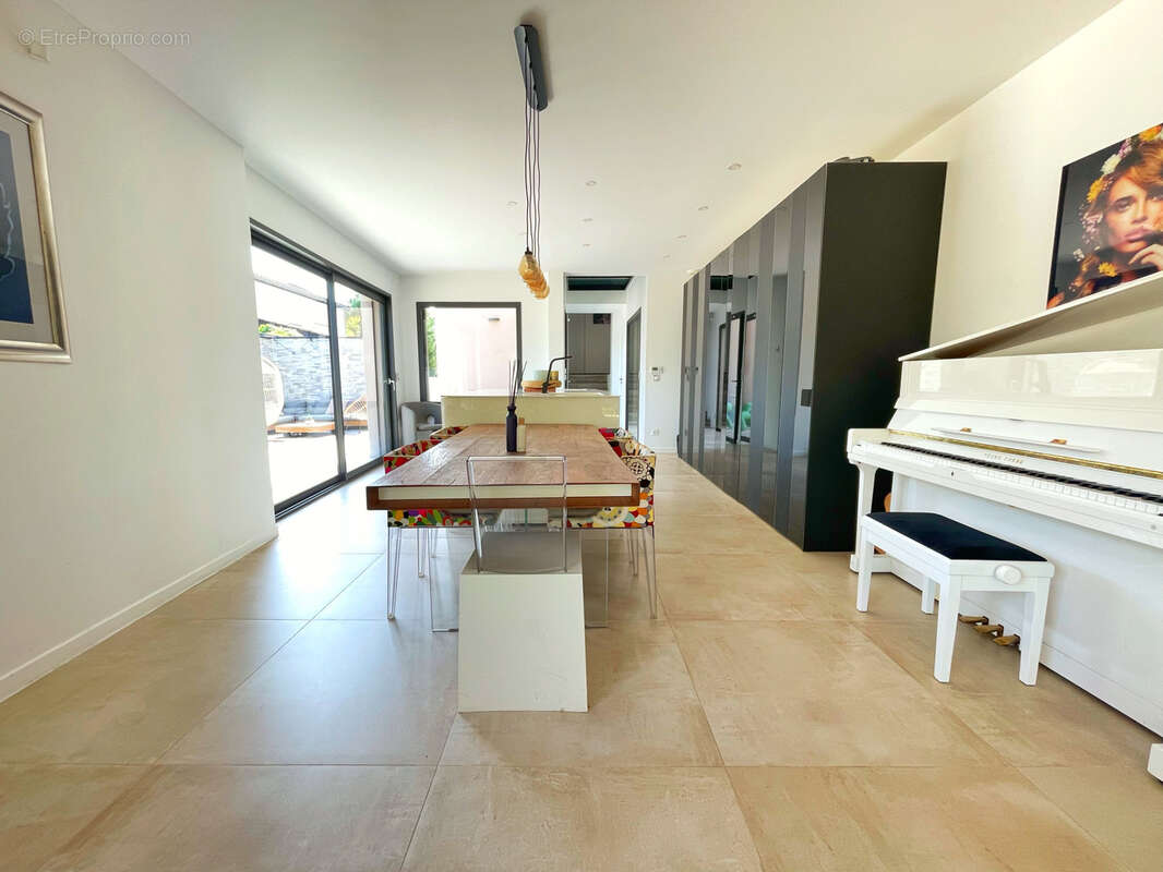 Villa contemporaine d'exception à deux pas du cœur de Vourles - photo 7