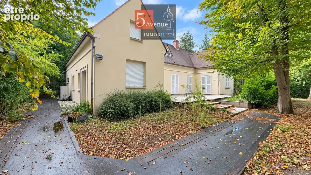 Maison située dans le domaine du lys de 245m2 3000m2 de terrain - photo 18