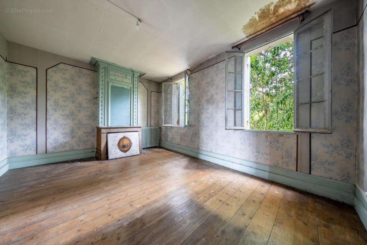 Maison à SAINT-MEDARD-DE-GUIZIERES