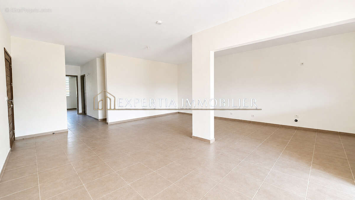 Appartement à REMIRE-MONTJOLY