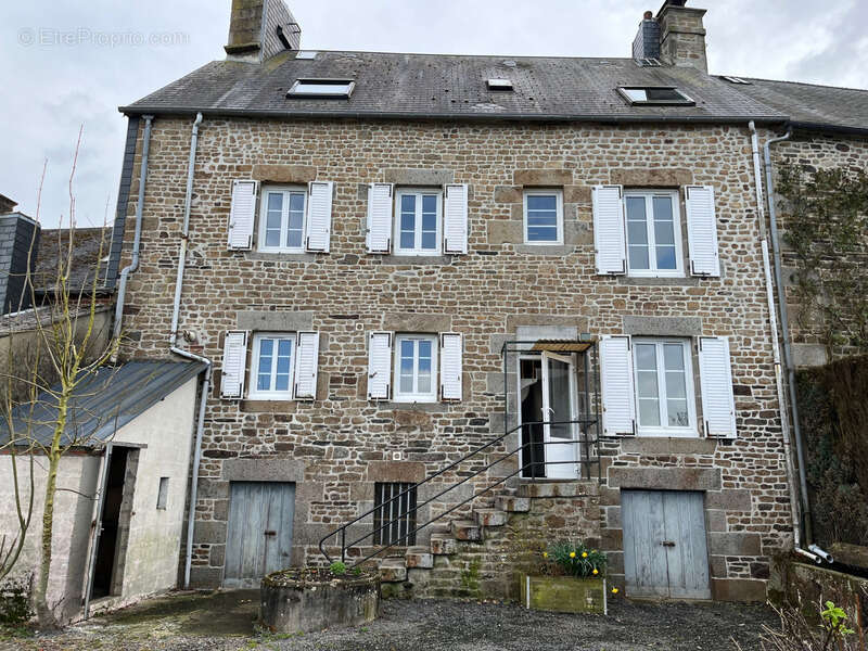 Maison à SAINT-SEVER-CALVADOS