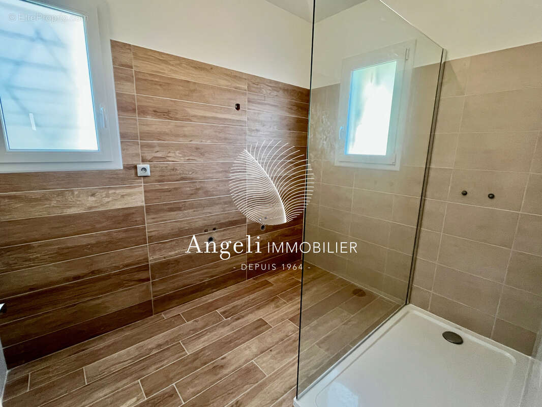 Saint aygulf : villa contemporaine recente - photo 4