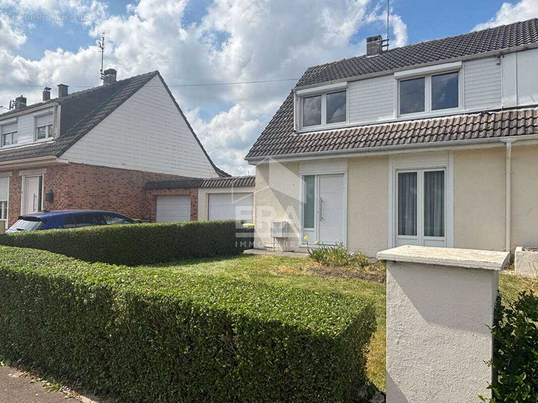Maison à COURRIERES