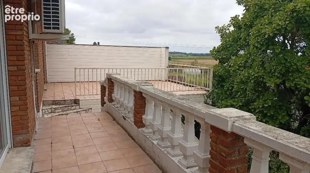 DOHEM -  Maison de plain-pied, 2 chambres, jardin et garages. - photo 7