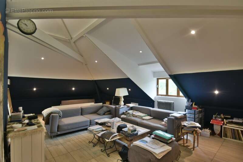 Maison à COURS-LA-VILLE