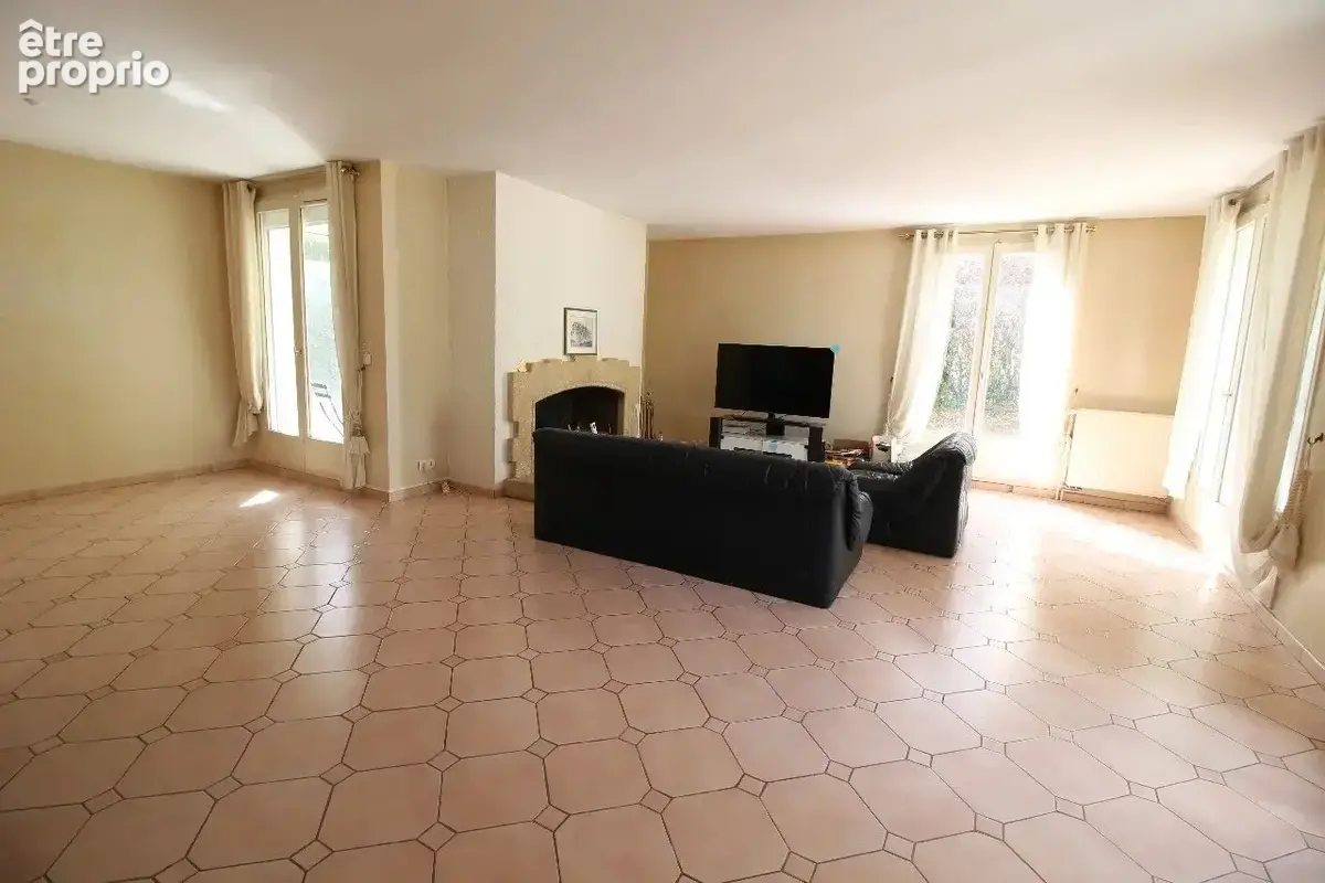 Maison 8 pièces 170 m² à vendre à Ozoir-La-Ferriere (77330) - photo 3