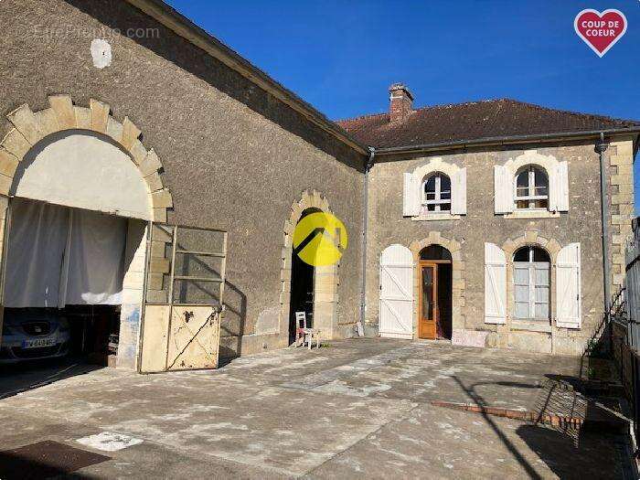 Maison à DONZY