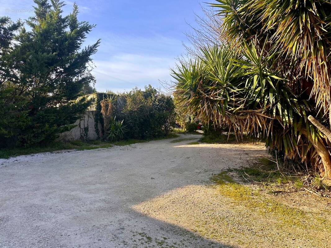 Terrain à MARIGNANE