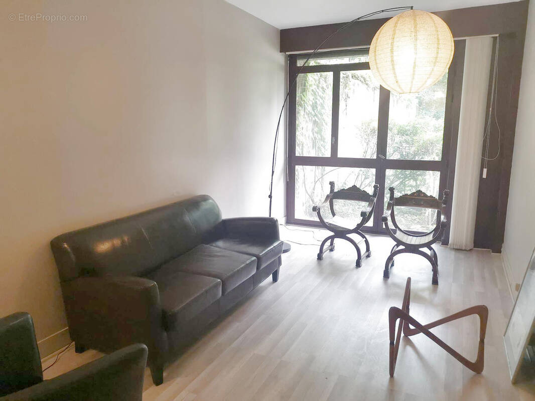 Commerce à NEUILLY-SUR-SEINE