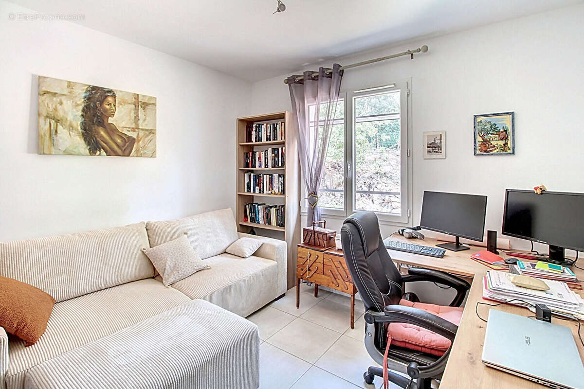 A VENDRE EN EXCLUSIVITÉ ! FIGANIÈRES Maison de plain-pied 126 m² 3 chambres Piscine et terrain de 2074 m² - photo 18