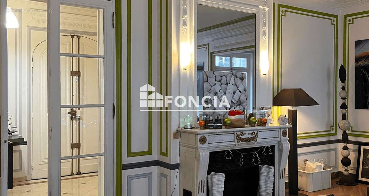 Appartement à PARIS-17E