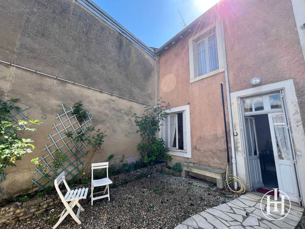 Maison à SAINT-AMAND-MONTROND