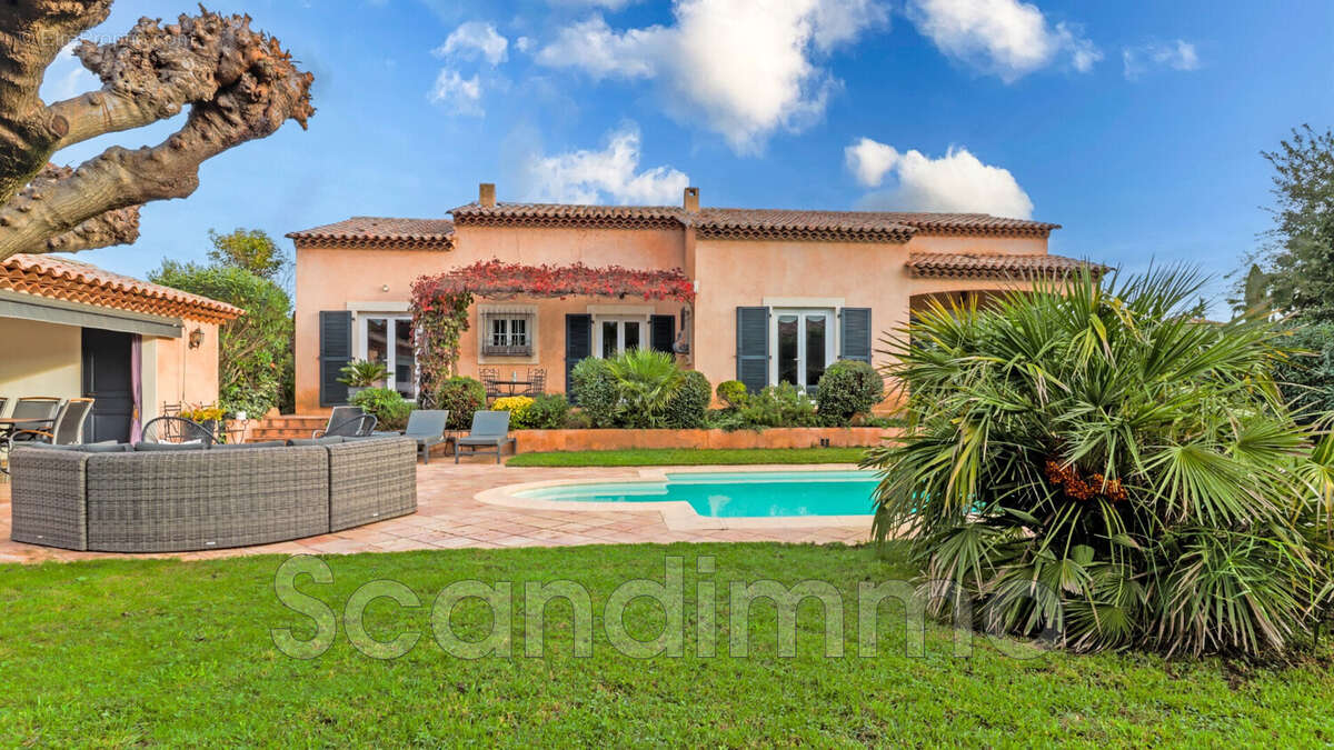 Maison à ROQUEBRUNE-SUR-ARGENS