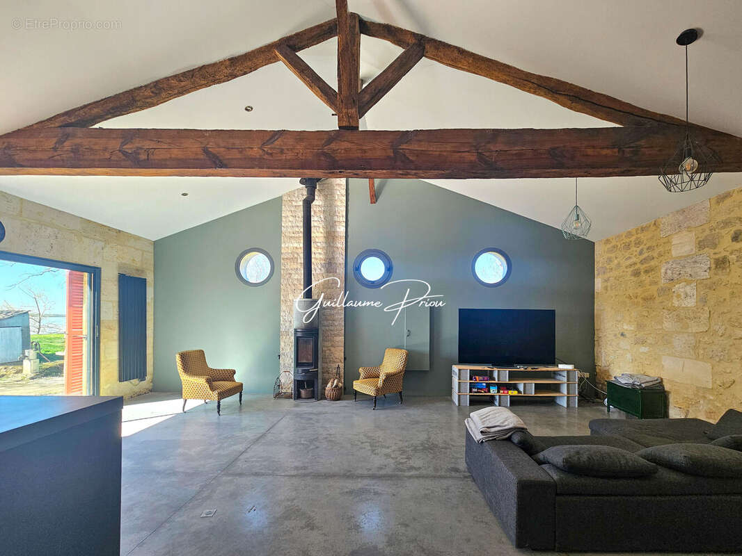 Maison 242 m² à Saint-Andre-De-Cubzac  - photo 18