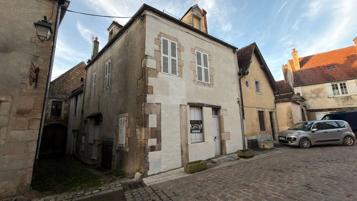 Maison à AVALLON