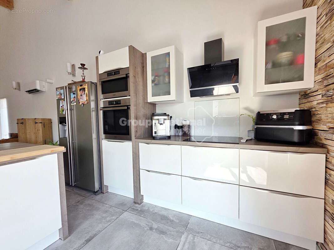 Superbe maison plain-pied de 2018 T4  96 m²  Piscine  Proche centre-ville - photo 14