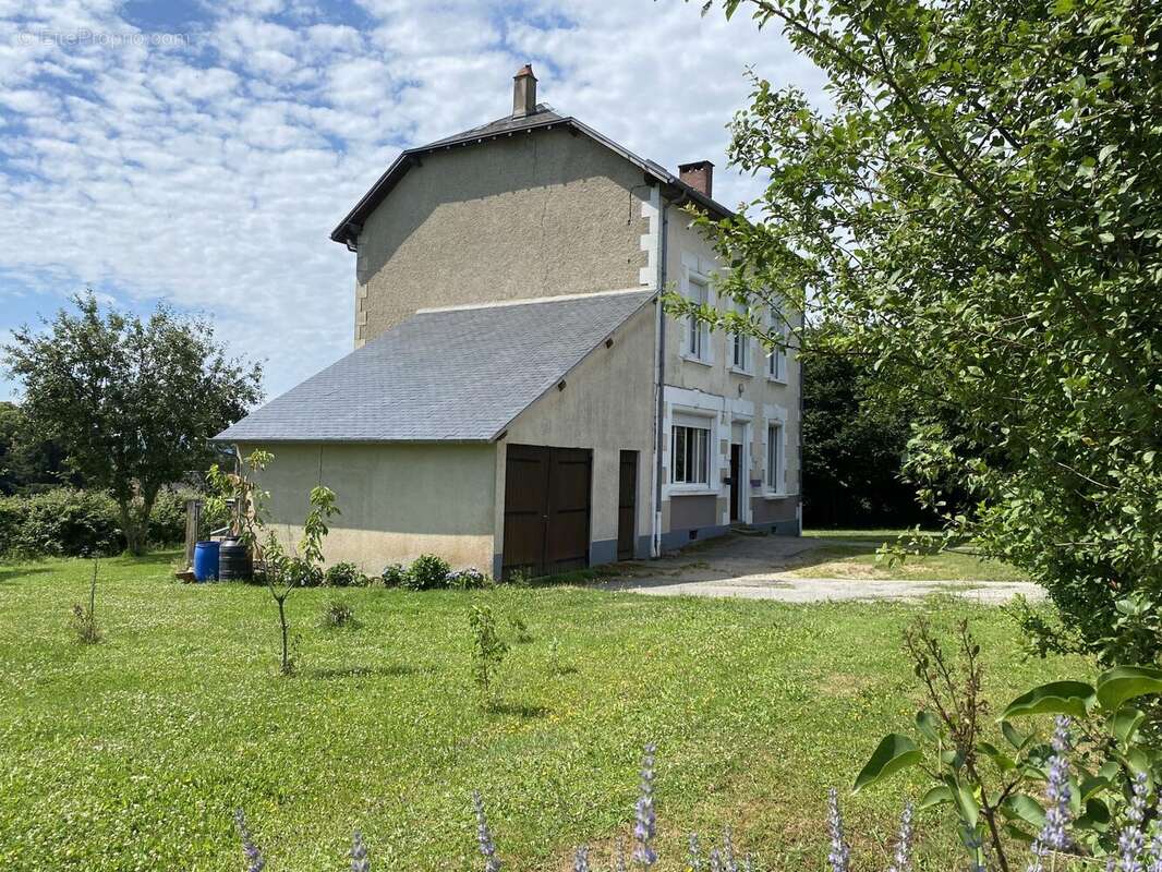 Maison à NEUVIC-ENTIER