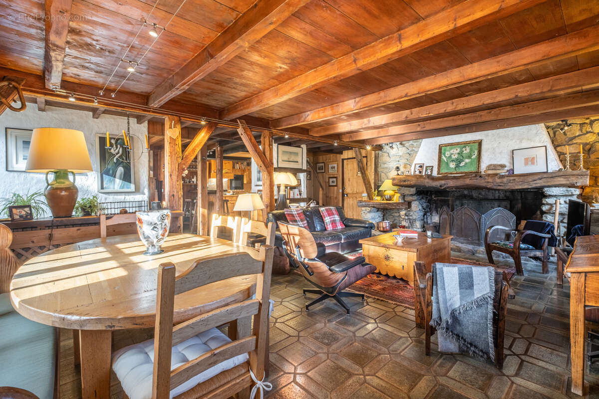 Saint-Gervais-Les-Bains/ Le Gollet - Chalet à rénover  -  L’âme de la montagne : un refuge de caractère aux ra - photo 4