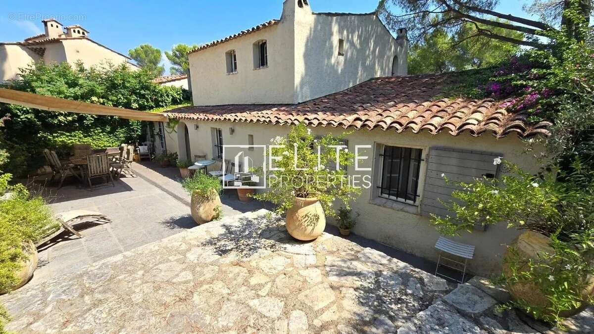 Maison 5 pièces de 193 m² - mouans-sartoux castellaras - photo 11