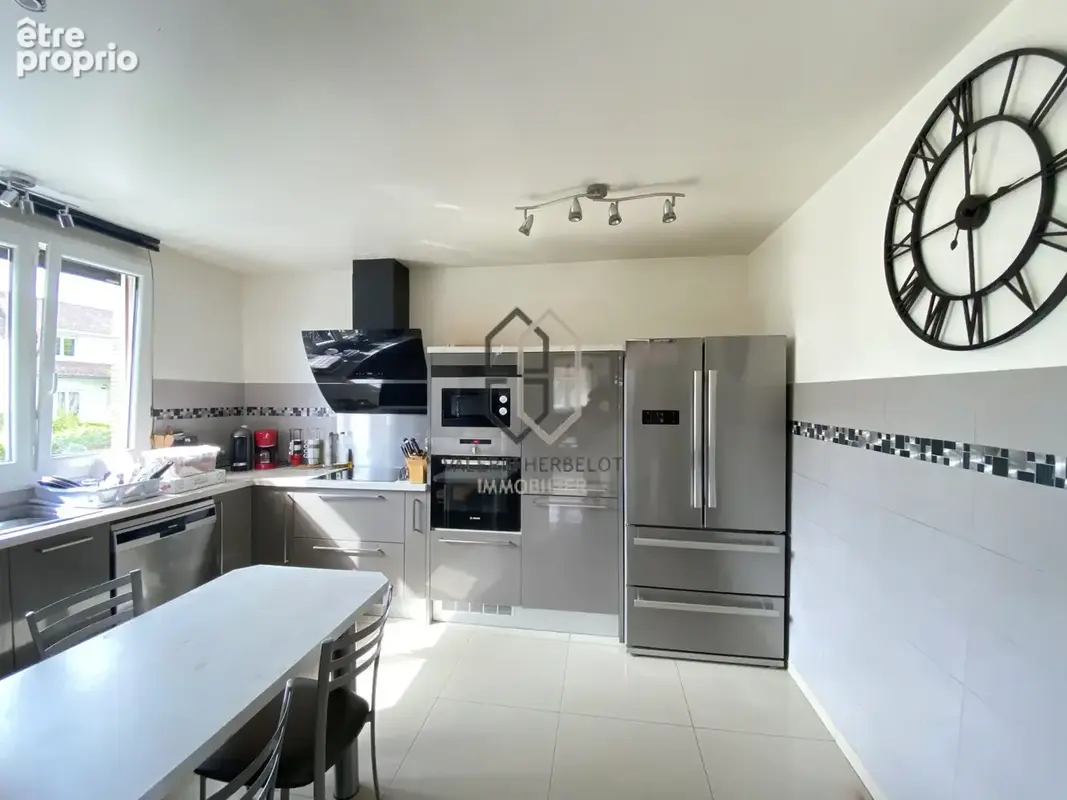 Parfaitement située et parfaitement entretenue, maison familiale indépendante - photo 3