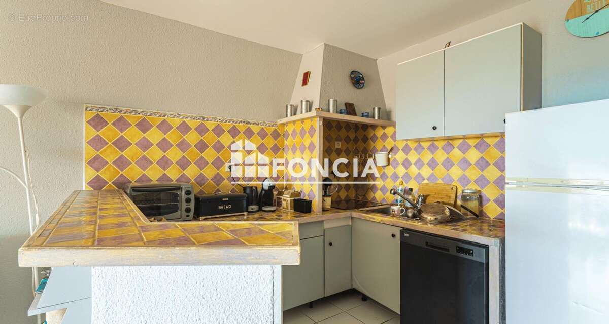 LE LAVANDOU – Spacieux T2 de 47 m² avec piscine, Cave et parking ...tout à pied - photo 6