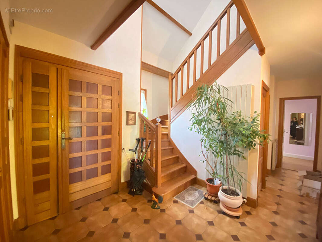 Maison à LA CHAPELLE-LA-REINE