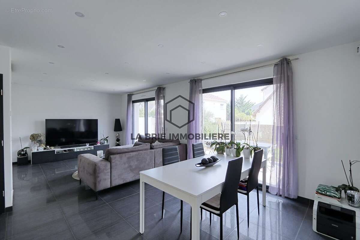 Maison 87 m² à Villecresnes  - photo 7