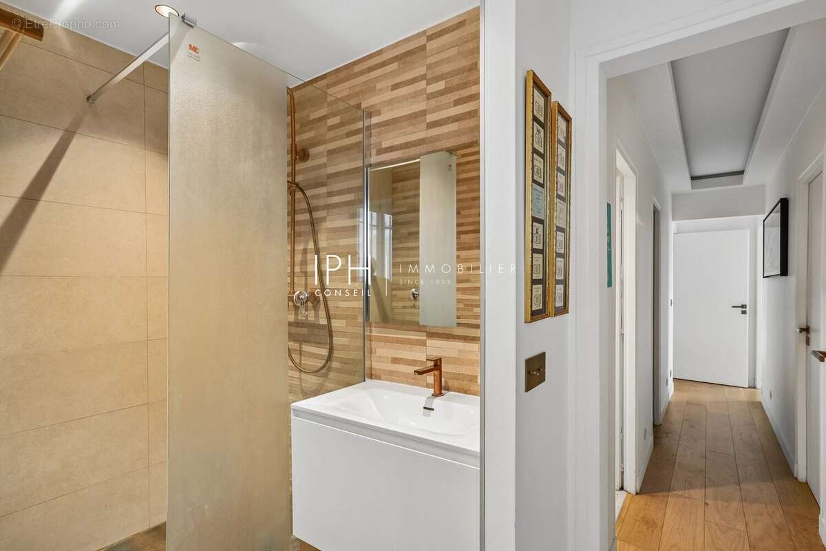 Appartement à NEUILLY-SUR-SEINE