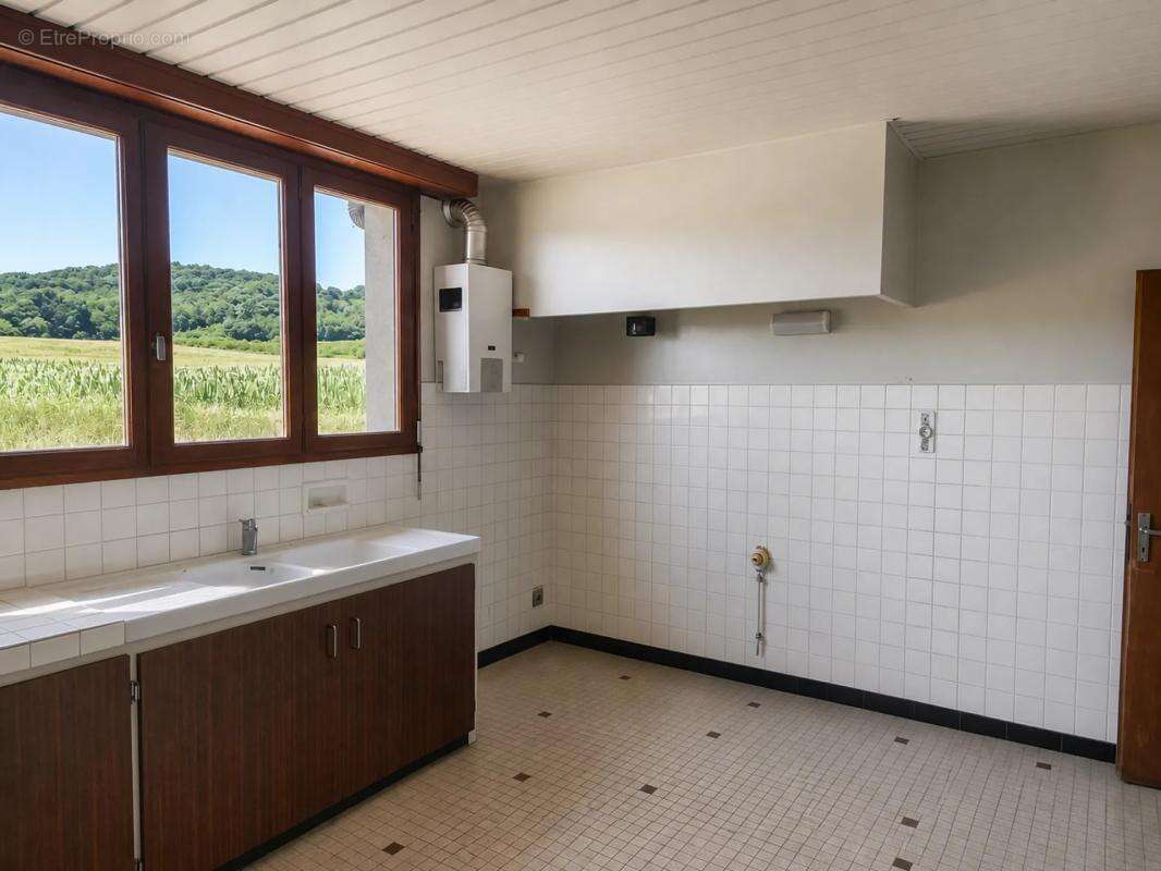 Maison de 7 pièces de 160 m² à Serres-Sainte-Marie - photo 6