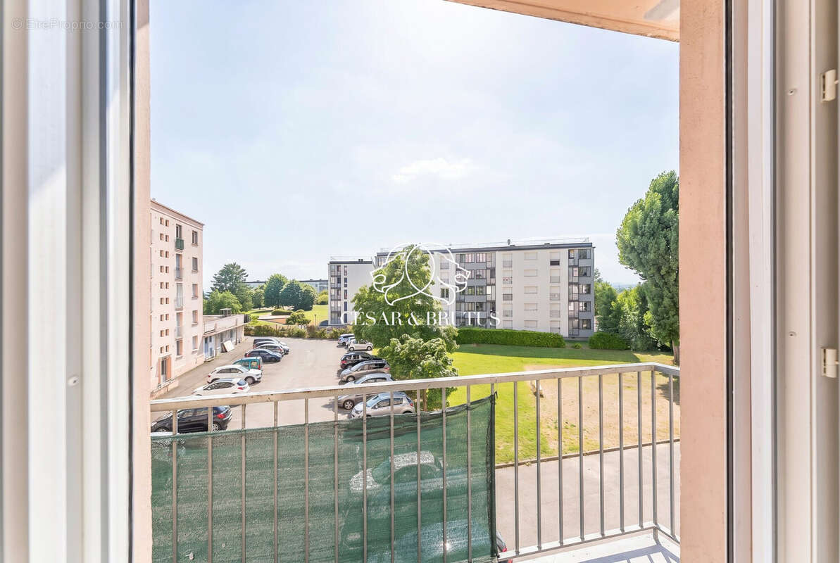 Appartement à DECINES-CHARPIEU