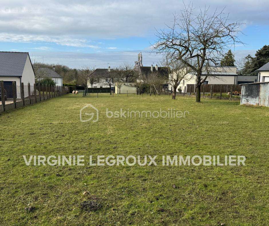Terrain constructible viabilisé de 1049m2 - photo 2