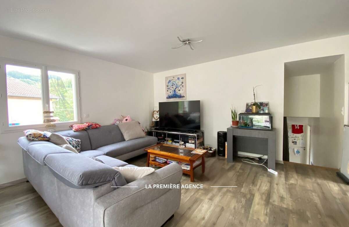 Maison 145 m² à Joux  - photo 2