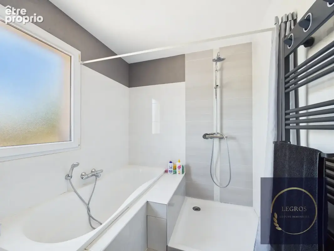 Maison individuelle de 140 m2 sur une parcelle de 557 m2 avec piscine, garage et abri. - photo 9