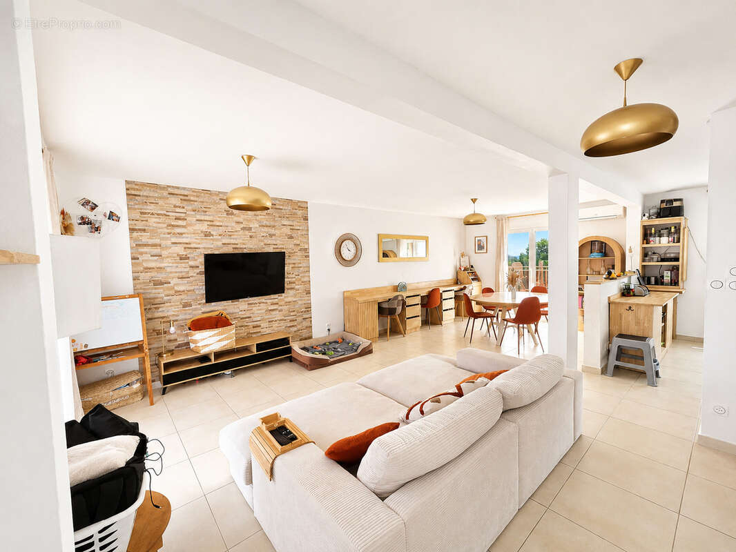 A 10 mns de narbonne, superbe maison de type 5 avec jardin, garage et piscine. en parfait etat. - photo 2