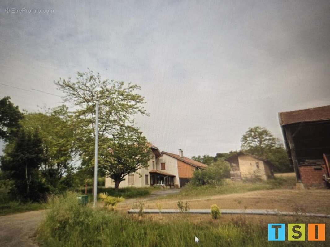 Ancienne ferme composée de deux maisons, 170 m² + nombreuses dépendances sur 3950 m² - photo 17