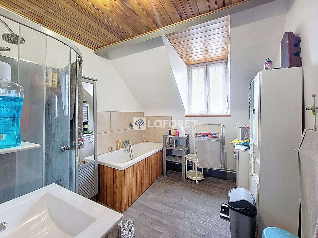 Maison à MONTBREHAIN