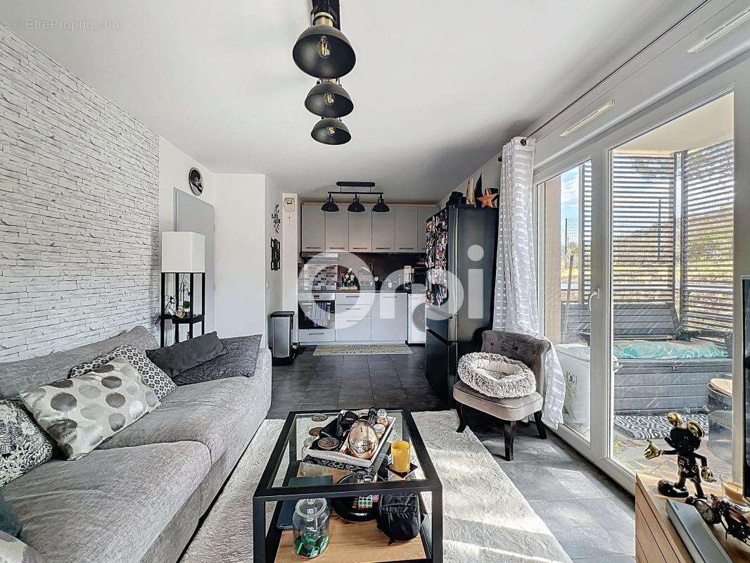 Appartement à ROQUEBRUNE-SUR-ARGENS