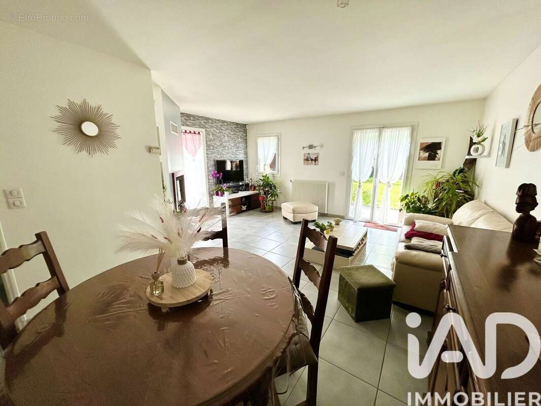 Photo 8 - Maison à MOISSY-CRAMAYEL
