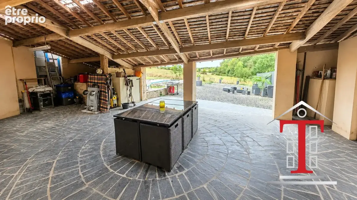 Terrasse abritée offrant un bel espace