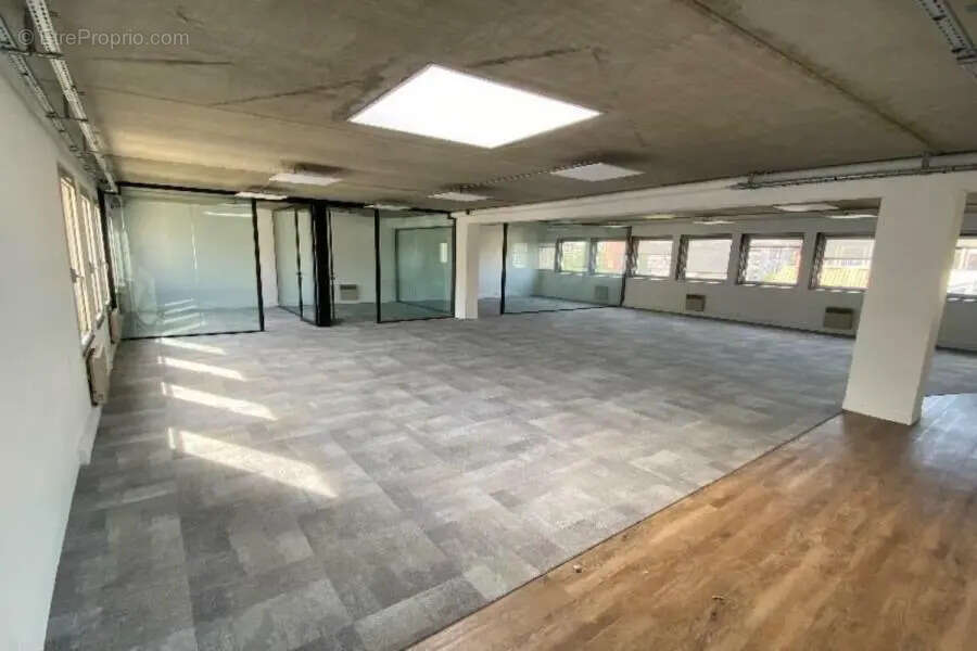 Commerce à SURESNES