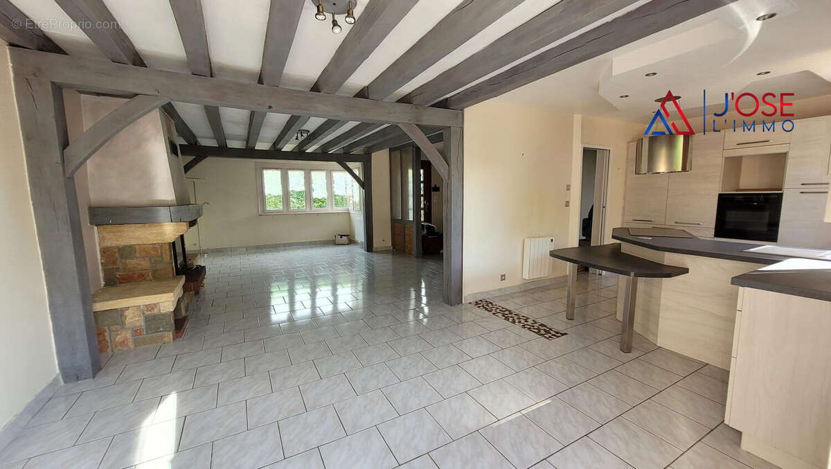 Un espace de vie ouvert, lumineux et chaleureux - Maison à EGLY