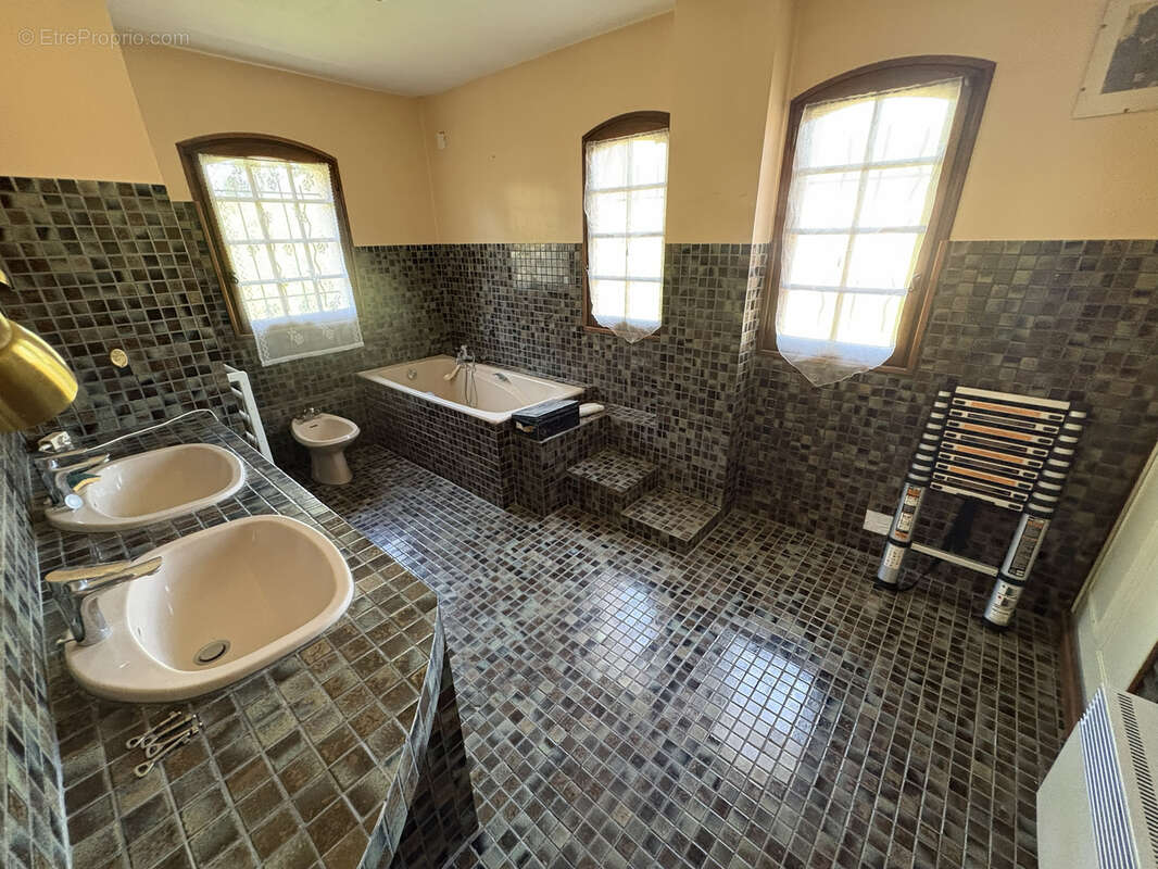 Maison 6 pièces, 4 chambres, Vue dégagée - Toulon Ouest Les Arènes - photo 13
