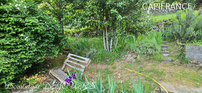 Maison à SAINT-SAUVEUR-DE-MONTAGUT