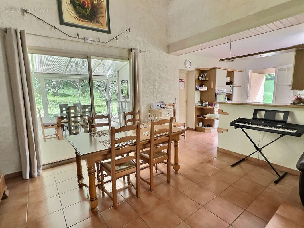 Maison à PUJOLS